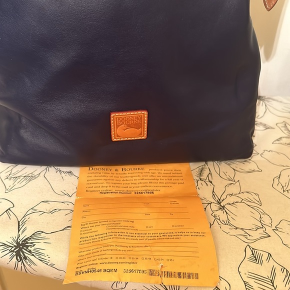 Handbag - Picture 10 of 11